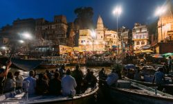 watching-varanasi-ganga-aarti